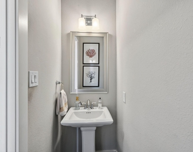 1423 Biondo Way - Photo Thumbnail 31