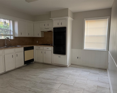 3815 Avenue R - Photo Thumbnail 7