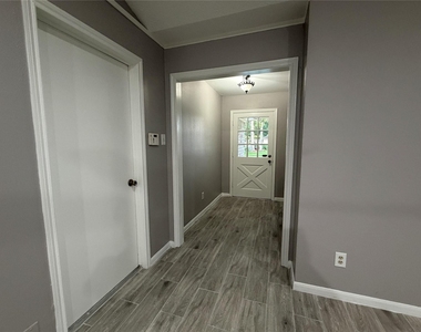 3815 Avenue R - Photo Thumbnail 4