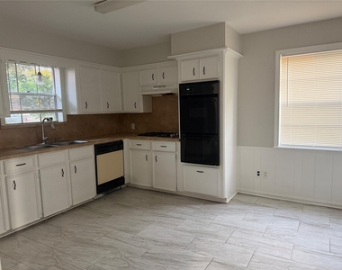 3815 Avenue R - Photo Thumbnail 8