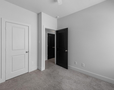 6033 Cypress Street - Photo Thumbnail 16