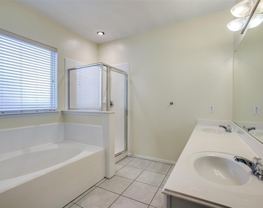9907 Valance Way - Photo Thumbnail 28