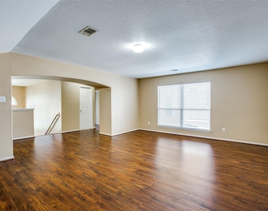 9907 Valance Way - Photo Thumbnail 17