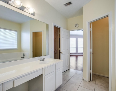 9907 Valance Way - Photo Thumbnail 29