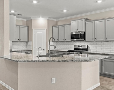 309 Lochvale Peak Court - Photo Thumbnail 7