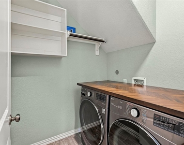 309 Lochvale Peak Court - Photo Thumbnail 4