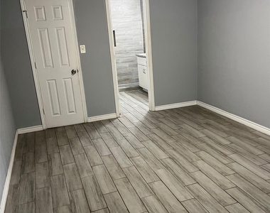 5702 Westover Street - Photo Thumbnail 6