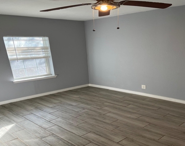 5702 Westover Street - Photo Thumbnail 4
