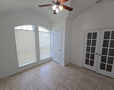 1306 Squire Drive - Photo Thumbnail 5