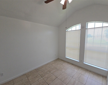 1306 Squire Drive - Photo Thumbnail 6