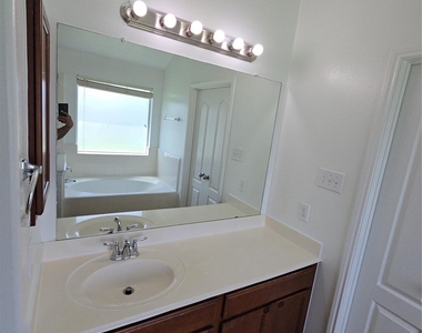 1306 Squire Drive - Photo Thumbnail 16