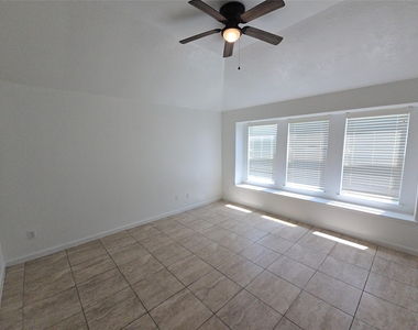 1306 Squire Drive - Photo Thumbnail 8