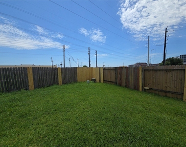 1306 Squire Drive - Photo Thumbnail 25