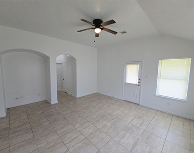 1306 Squire Drive - Photo Thumbnail 4