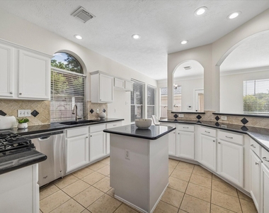 1515 Brazos Gate Drive - Photo Thumbnail 9