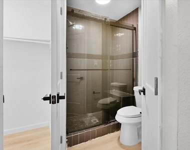 2601 Village Circle Dr Drive - Photo Thumbnail 6