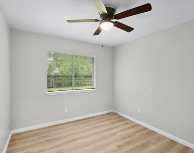 2601 Village Circle Dr Drive - Photo Thumbnail 11