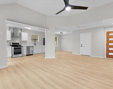 2601 Village Circle Dr Drive - Photo Thumbnail 2