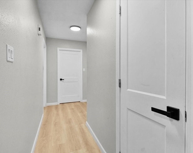 2601 Village Circle Dr Drive - Photo Thumbnail 4
