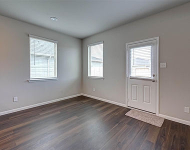 21450 Holly Heights Road - Photo Thumbnail 10