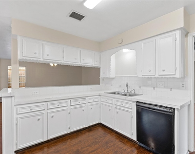11007 Gatlinburg Drive - Photo Thumbnail 6