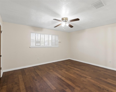 11007 Gatlinburg Drive - Photo Thumbnail 16