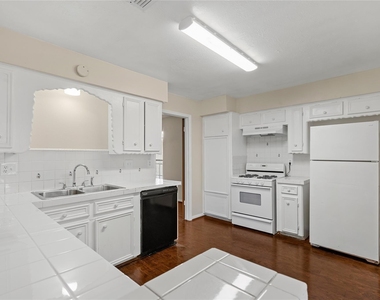 11007 Gatlinburg Drive - Photo Thumbnail 5