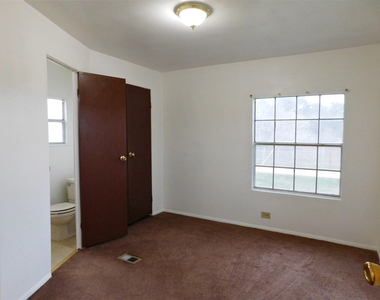 1607 Mallard Lane - Photo Thumbnail 6