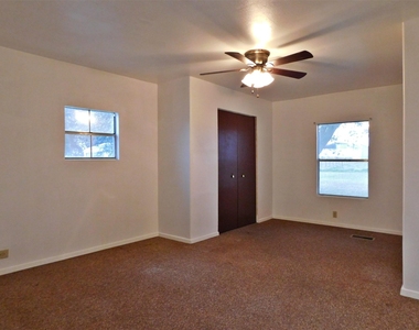 1607 Mallard Lane - Photo Thumbnail 4