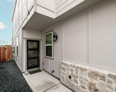 8209 Rising Stream Drive - Photo Thumbnail 4