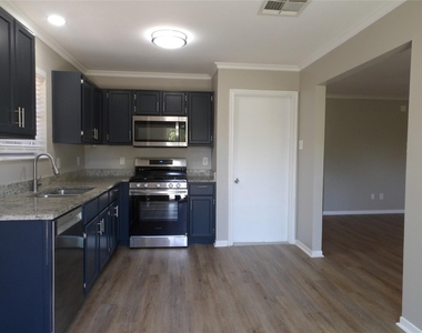 5914 Red River Drive - Photo Thumbnail 4