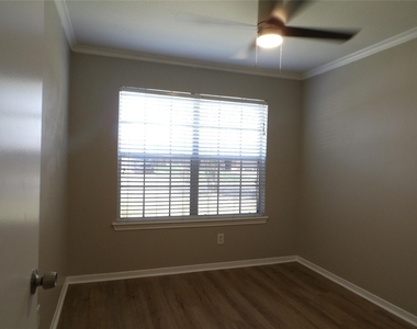 5914 Red River Drive - Photo Thumbnail 6