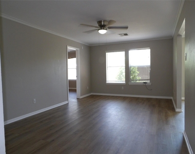 5914 Red River Drive - Photo Thumbnail 3