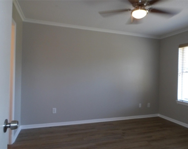 5914 Red River Drive - Photo Thumbnail 7