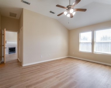 8442 Rollins Bend Lane - Photo Thumbnail 15