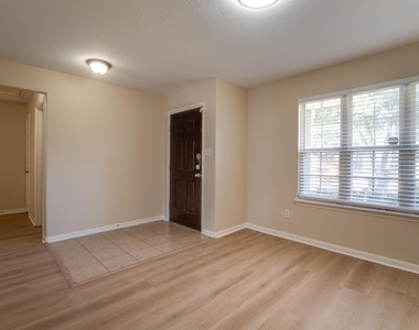 8442 Rollins Bend Lane - Photo Thumbnail 3