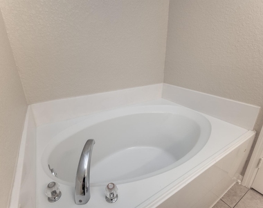 8442 Rollins Bend Lane - Photo Thumbnail 18