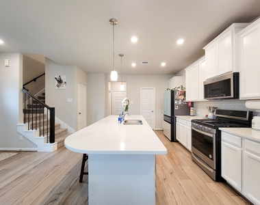 1510 Lakeline Oak Drive - Photo Thumbnail 9