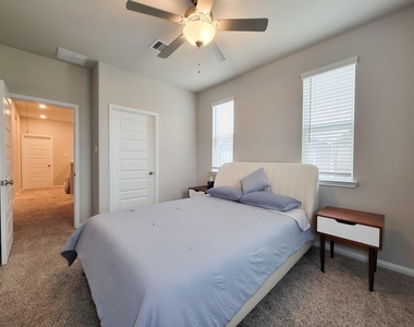 1510 Lakeline Oak Drive - Photo Thumbnail 32