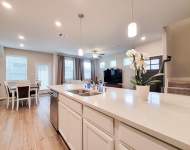 1510 Lakeline Oak Drive - Photo Thumbnail 15