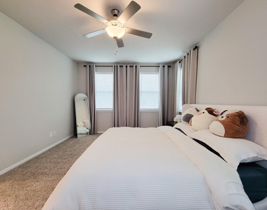 1510 Lakeline Oak Drive - Photo Thumbnail 21