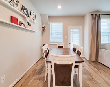 1510 Lakeline Oak Drive - Photo Thumbnail 7