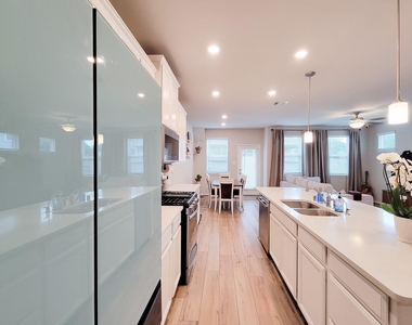 1510 Lakeline Oak Drive - Photo Thumbnail 10
