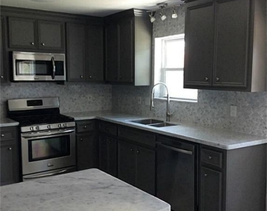 3035 Mosby Drive - Photo Thumbnail 5