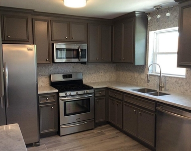 3035 Mosby Drive - Photo Thumbnail 3