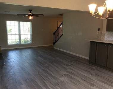 3035 Mosby Drive - Photo Thumbnail 2