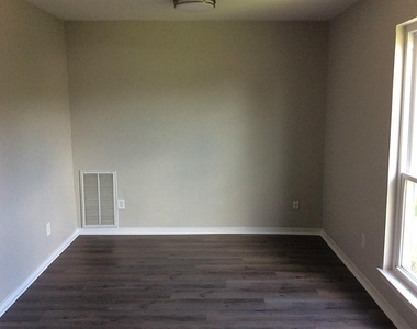 3035 Mosby Drive - Photo Thumbnail 14