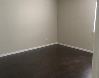 3035 Mosby Drive - Photo Thumbnail 10