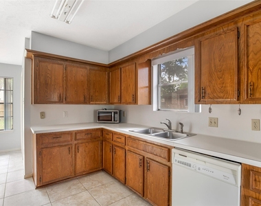 2130 Lake Hills Drive - Photo Thumbnail 11
