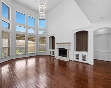 9422 Shelbourne Meadows Drive - Photo Thumbnail 11